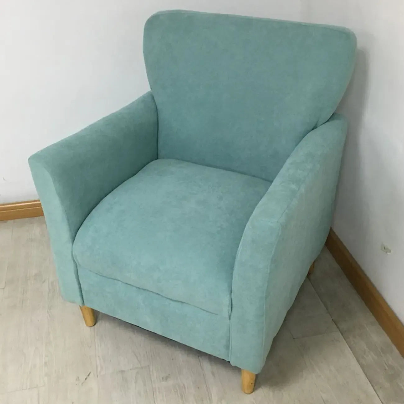 Fauteuil moderne en lin marron pour salon
