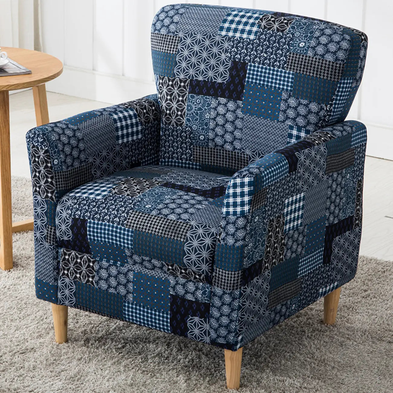 Fauteuil moderne en lin marron pour salon