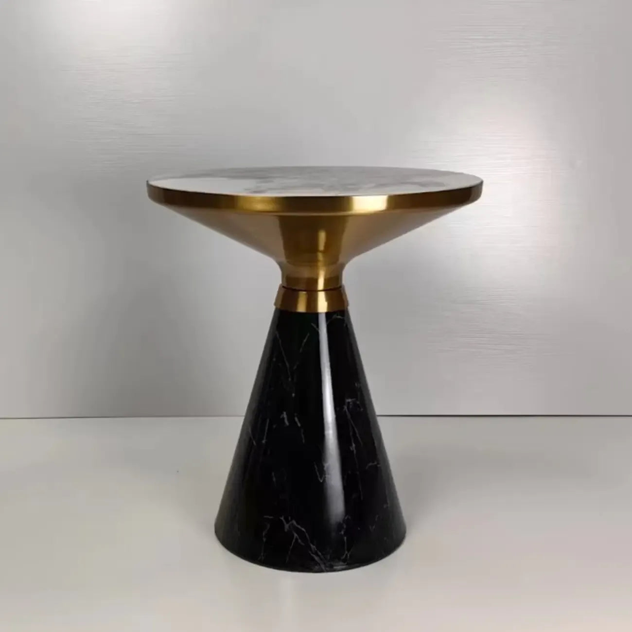 Table d'appoint ronde en métal Glam Chairside pour salon