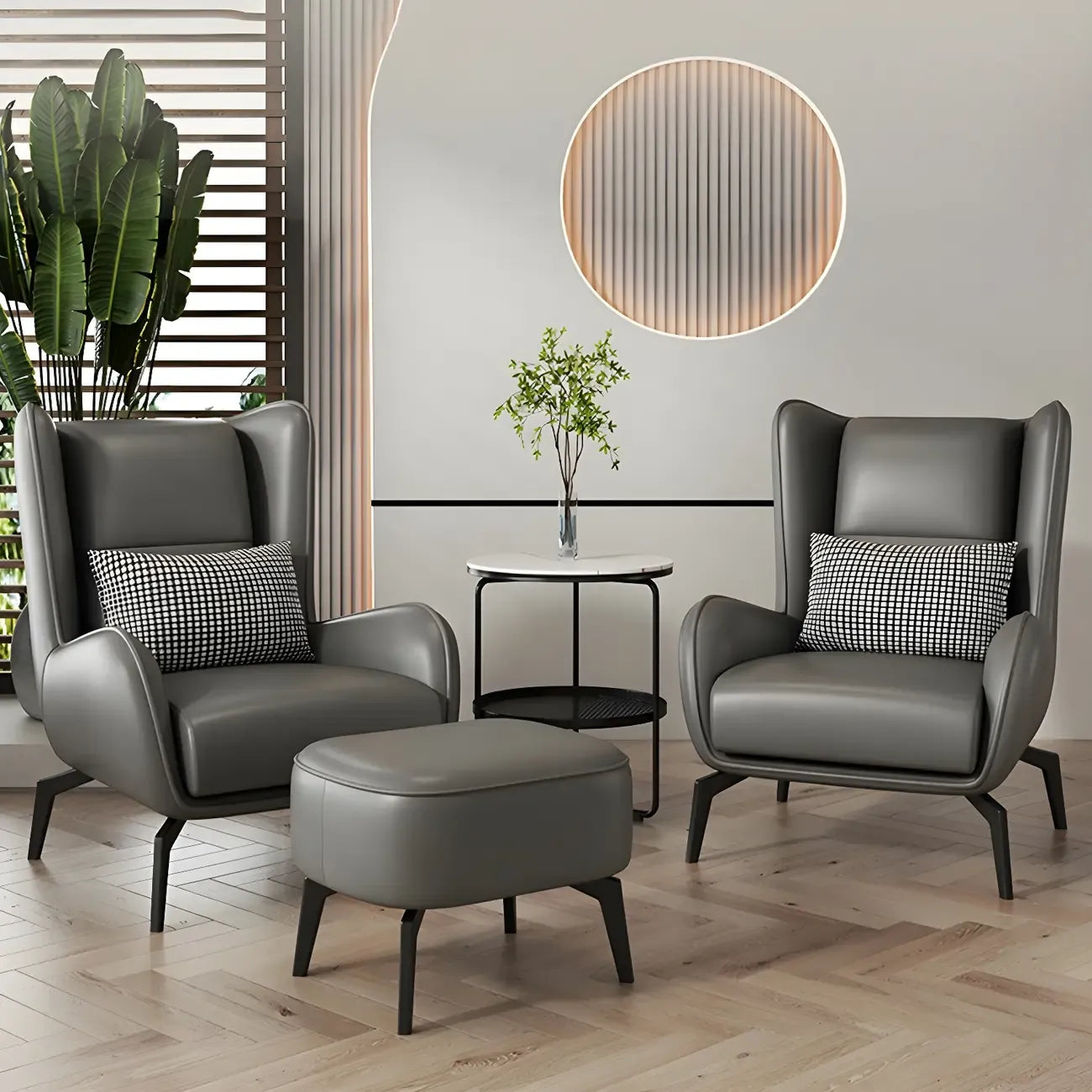 Fauteuil d'appoint moderne en cuir beige avec un coussin
