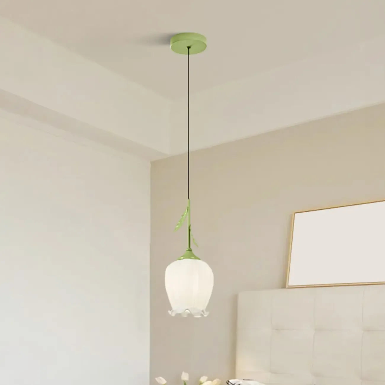 Lampe de chevet enfant en verre blanc avec suspension tulipe
