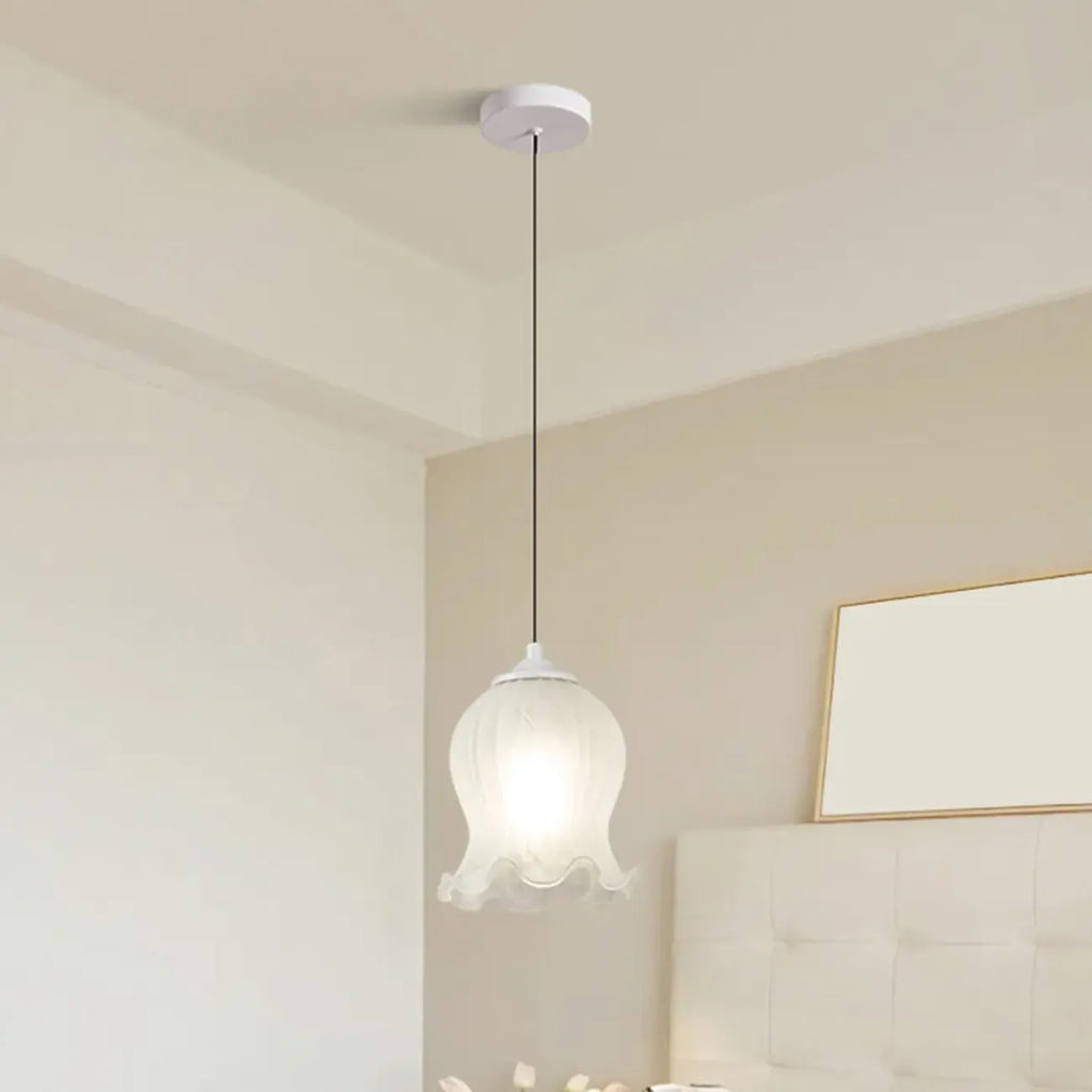 Lampe de chevet enfant en verre blanc avec suspension tulipe