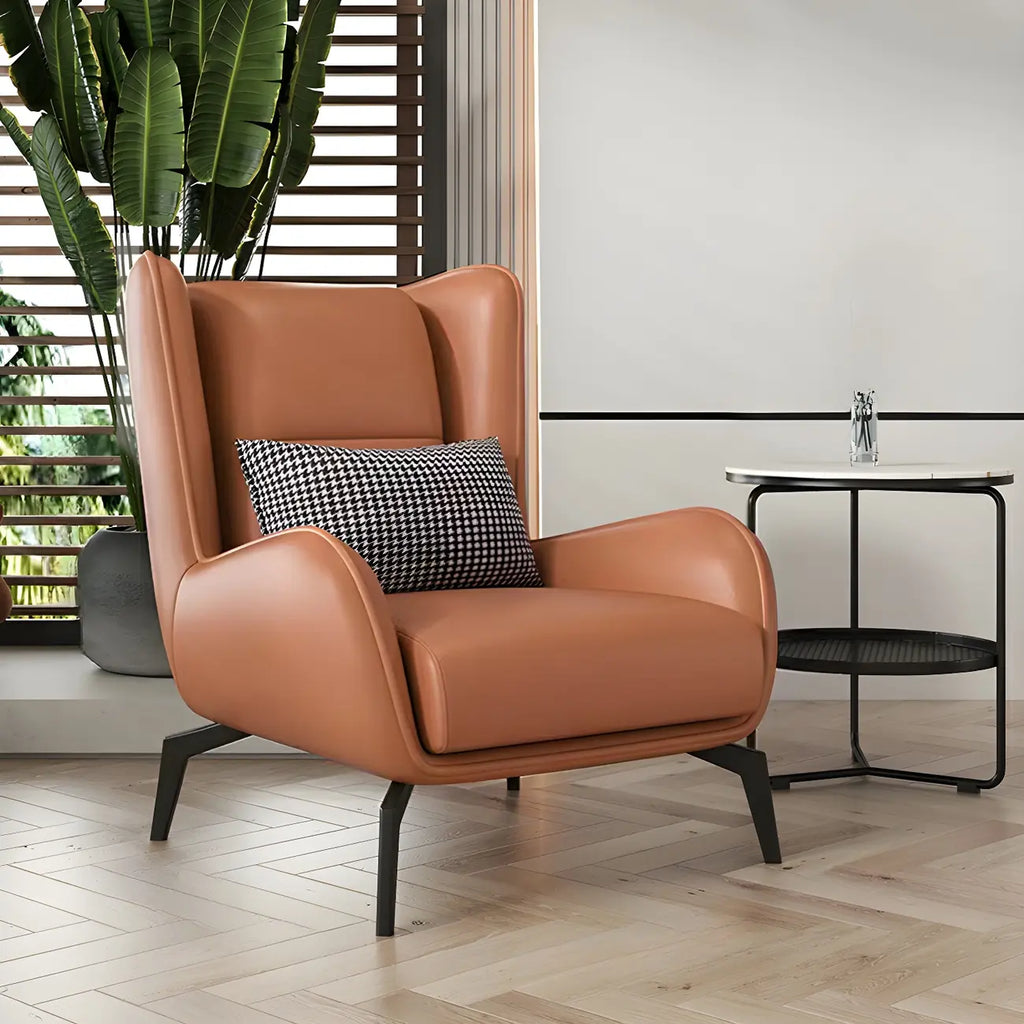 Fauteuil d'appoint moderne en cuir beige avec un coussin
