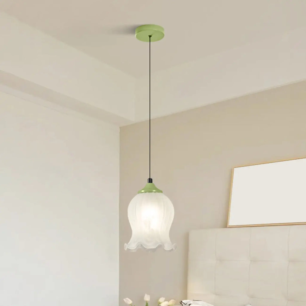 Lampe de chevet enfant en verre blanc avec suspension tulipe