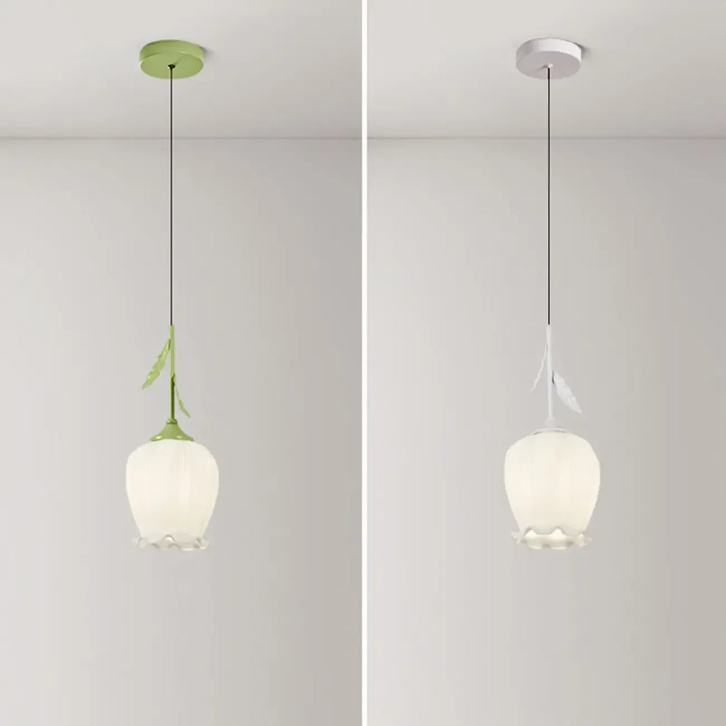 Lampe de chevet enfant en verre blanc avec suspension tulipe