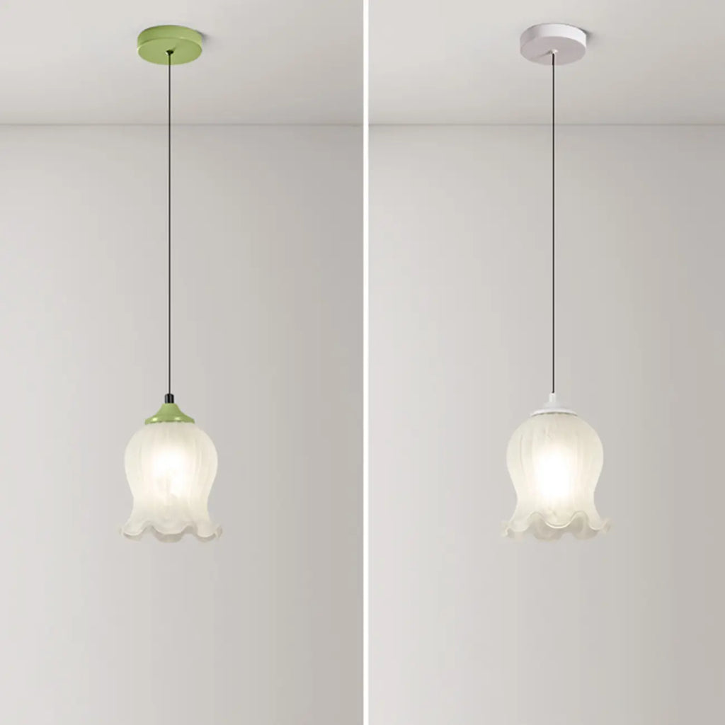 Lampe de chevet enfant en verre blanc avec suspension tulipe