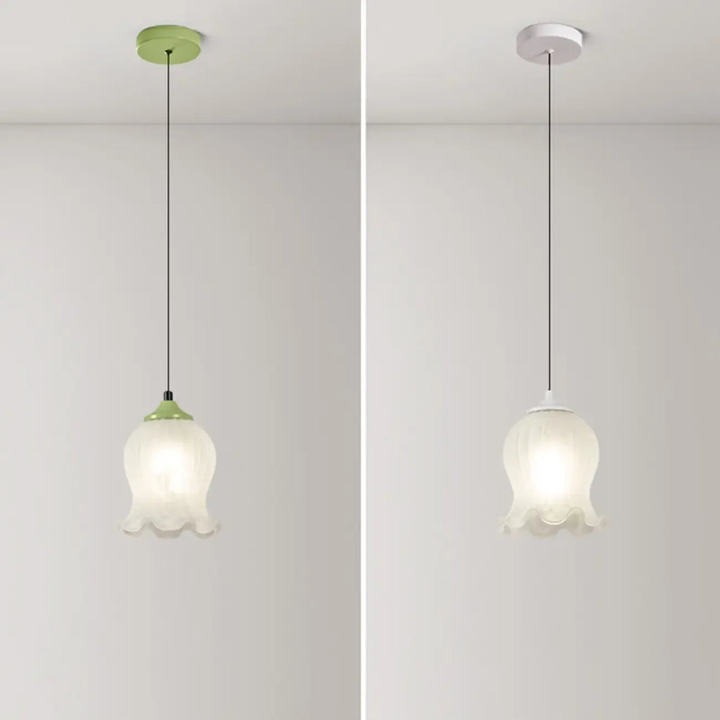 Lampe de chevet enfant en verre blanc avec suspension tulipe