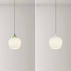Lampe de chevet enfant en verre blanc avec suspension tulipe