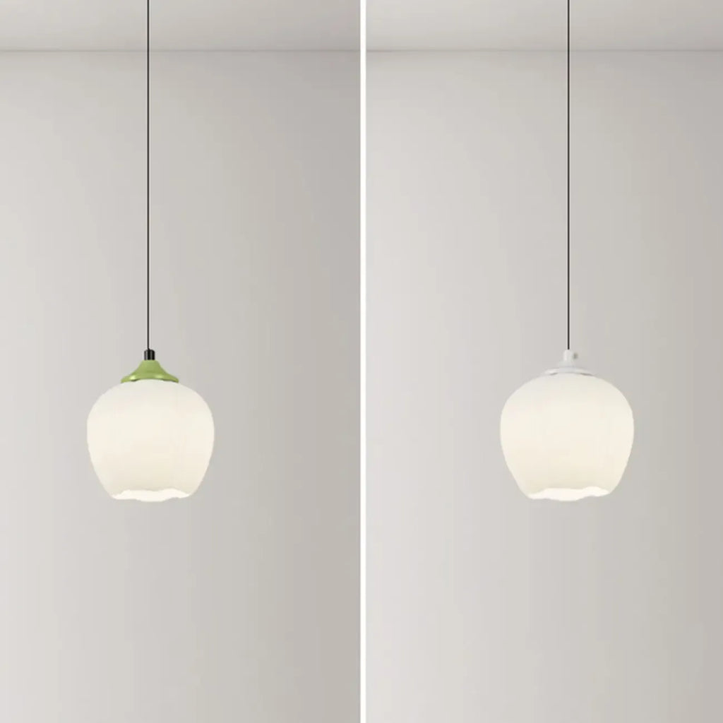 Lampe de chevet enfant en verre blanc avec suspension tulipe