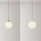 Lampe de chevet enfant en verre blanc avec suspension tulipe