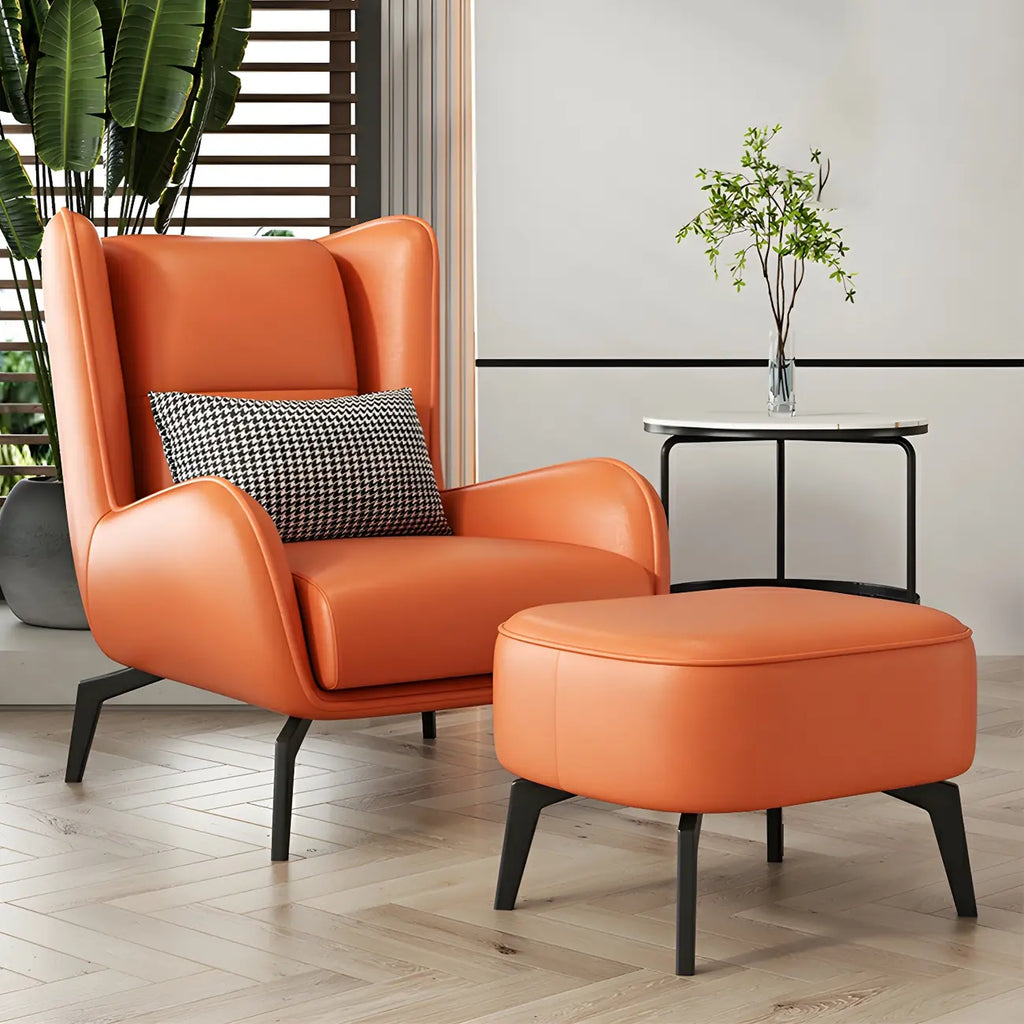 Fauteuil d'appoint moderne en cuir beige avec un coussin
