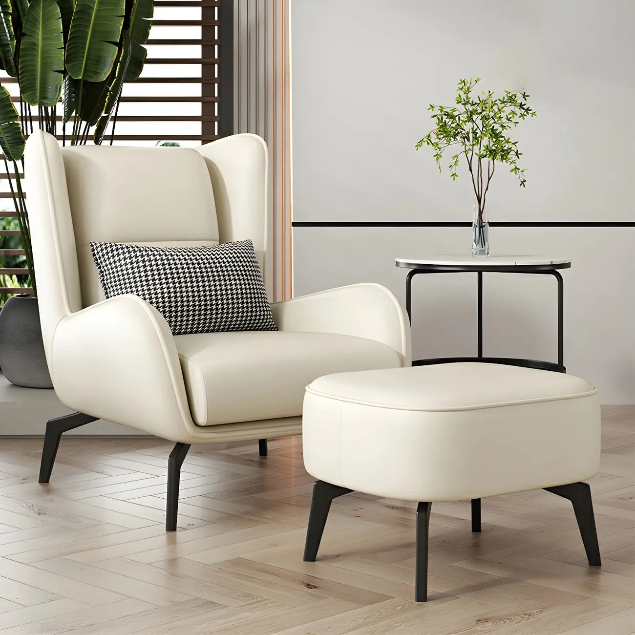 Fauteuil d'appoint moderne en cuir beige avec un coussin