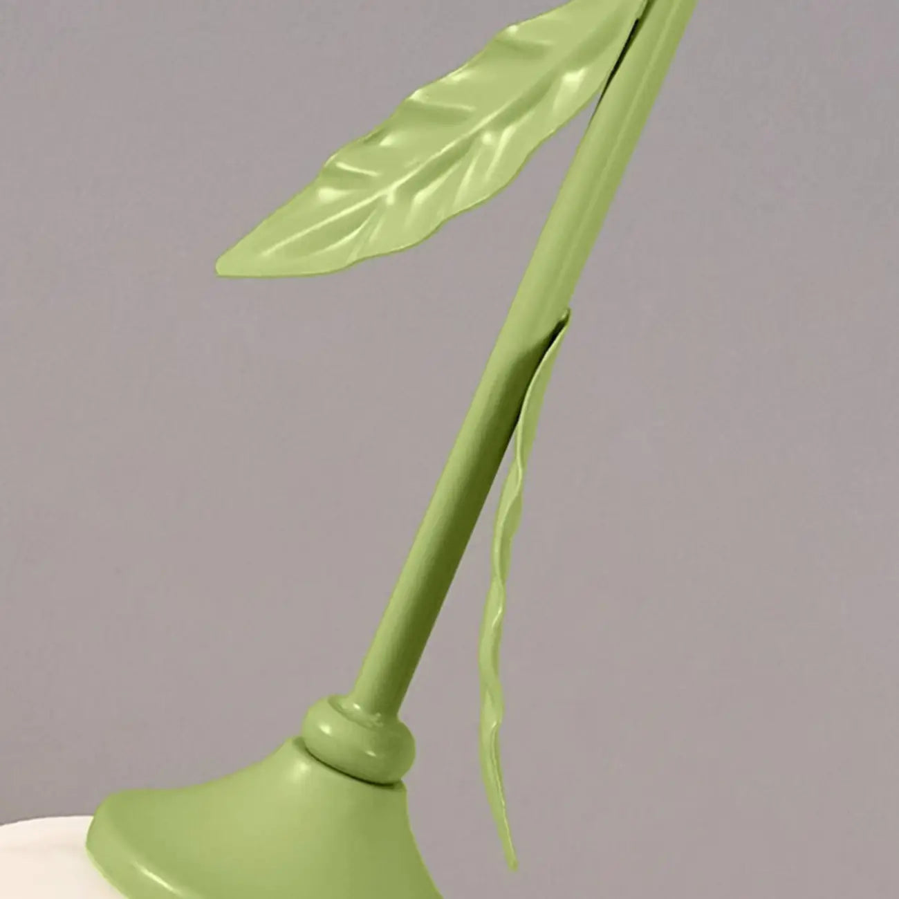 Lampe de chevet enfant en verre blanc avec suspension tulipe