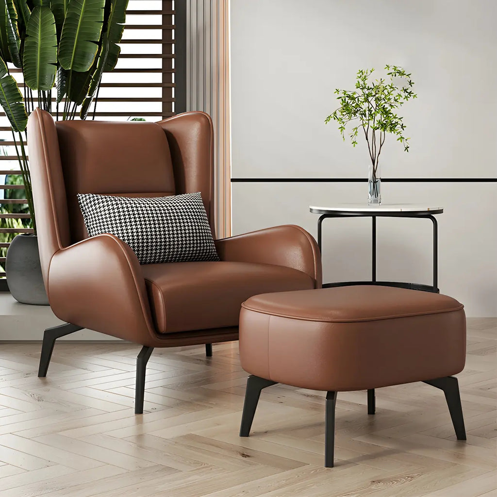 Fauteuil d'appoint moderne en cuir beige avec un coussin