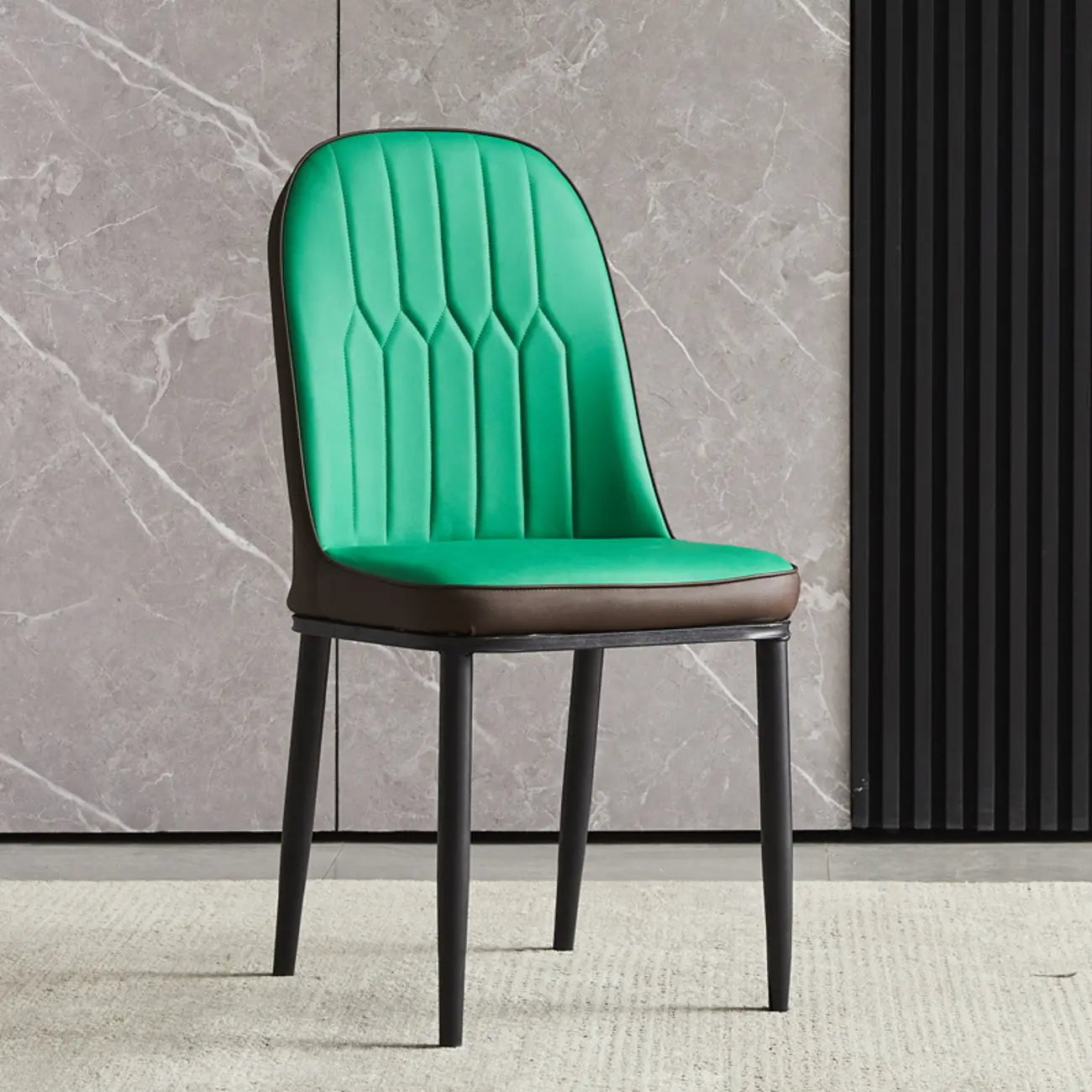 Chaise de salle à manger moderne en cuir rembourrée avec dossier haut