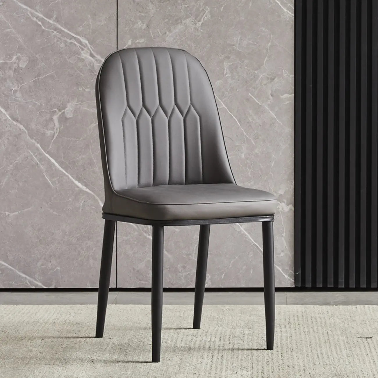 Chaise de salle à manger moderne en cuir rembourrée avec dossier haut