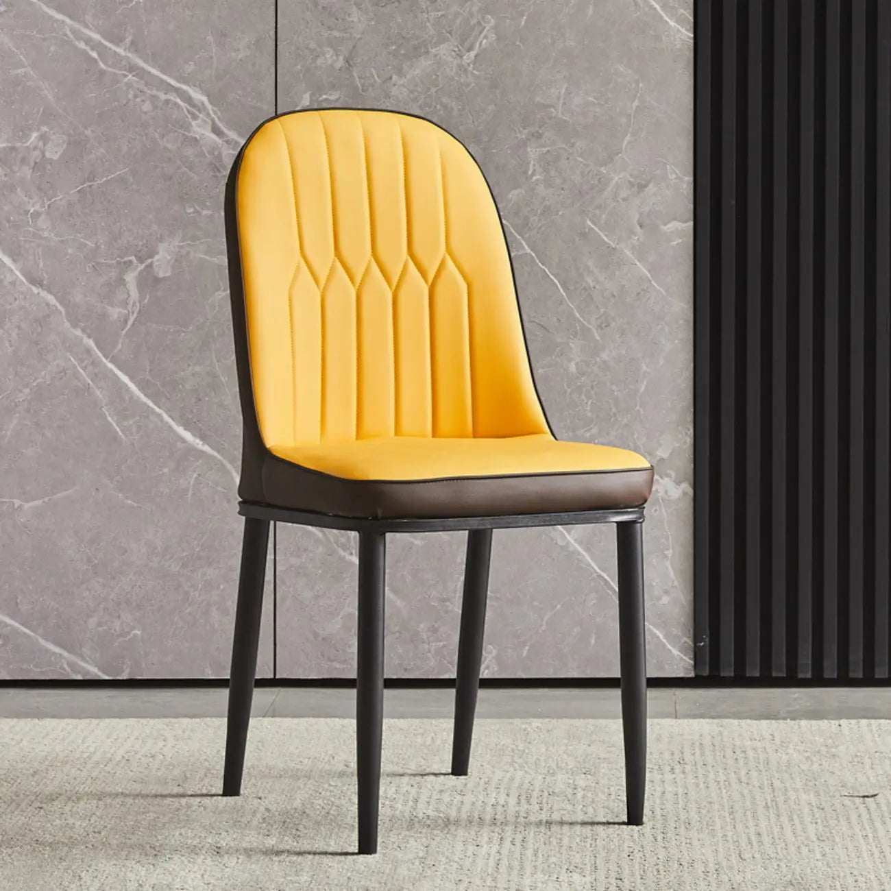 Chaise de salle à manger moderne en cuir rembourrée avec dossier haut