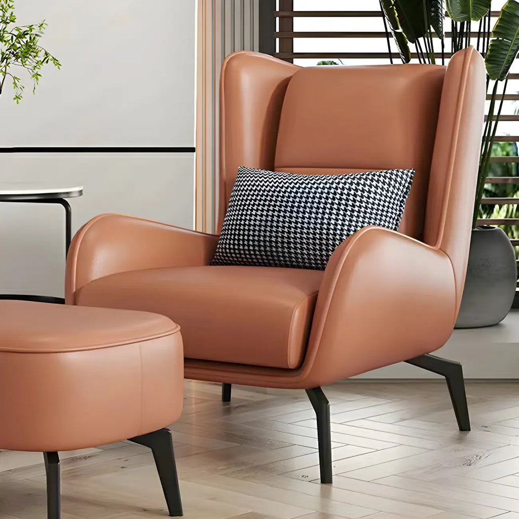 Fauteuil d'appoint moderne en cuir beige avec un coussin