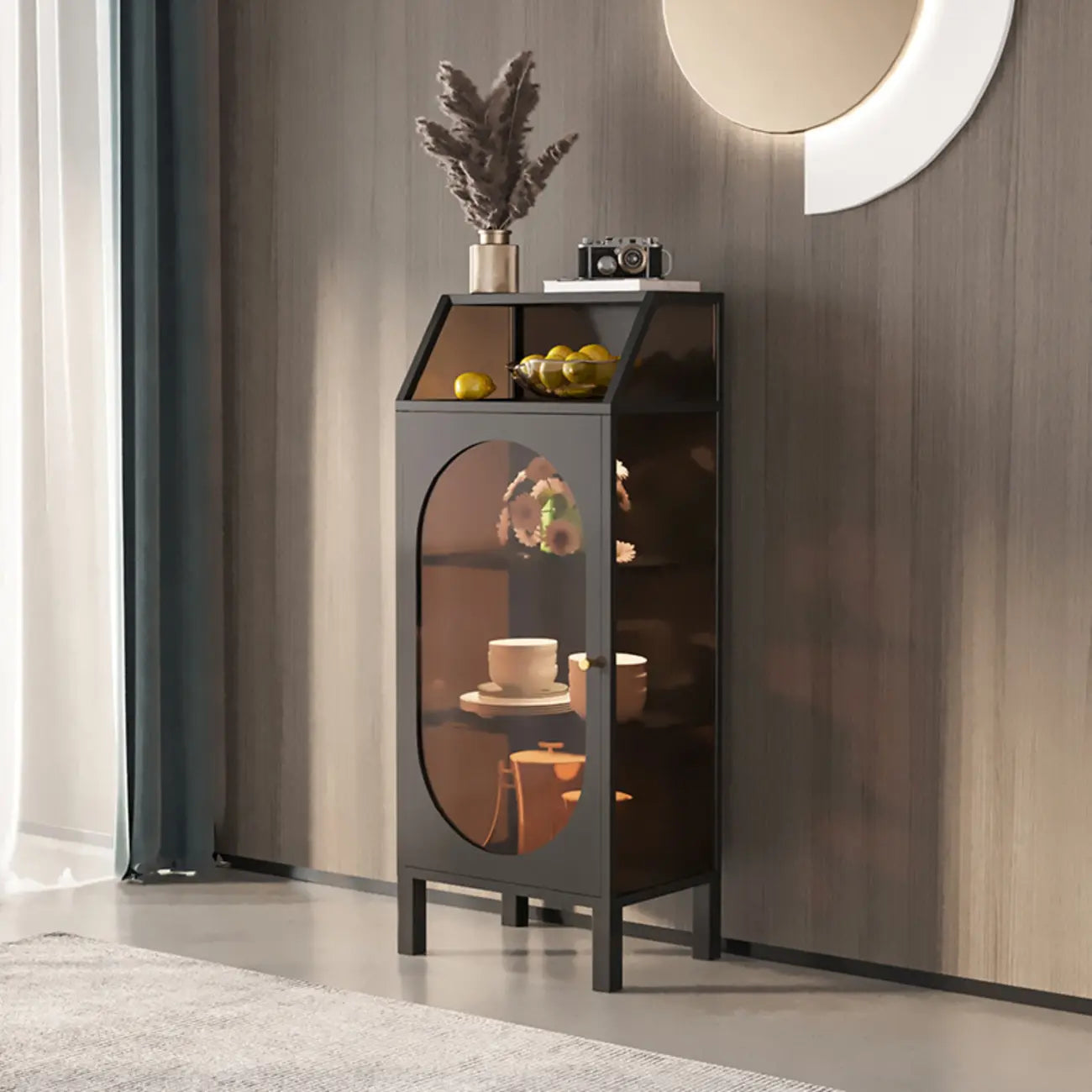 Vitrine blanche minimaliste à portes en métal et verre
