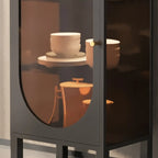 Vitrine blanche minimaliste à portes en métal et verre