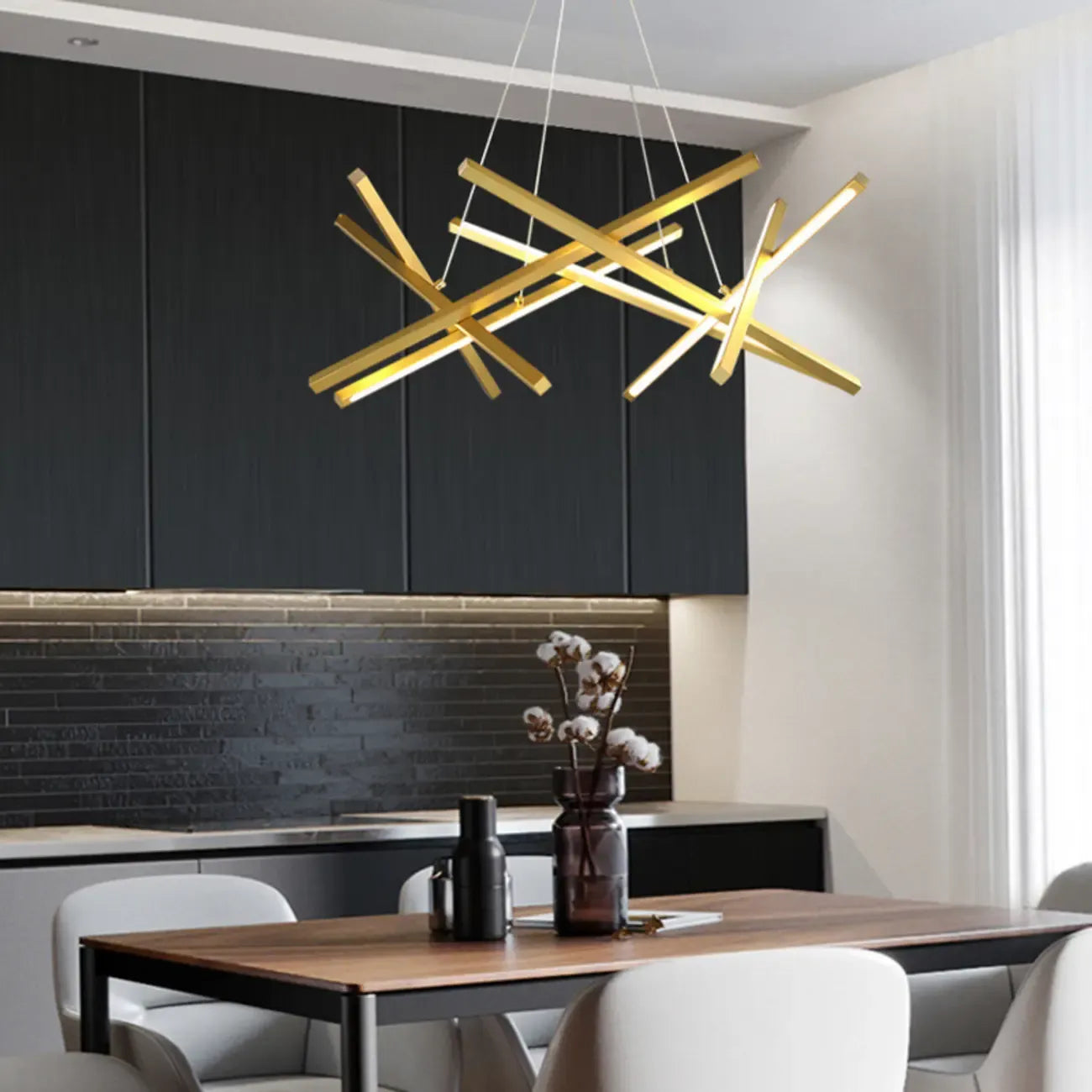 Lustre LED linéaire moderne au design géométrique en métal