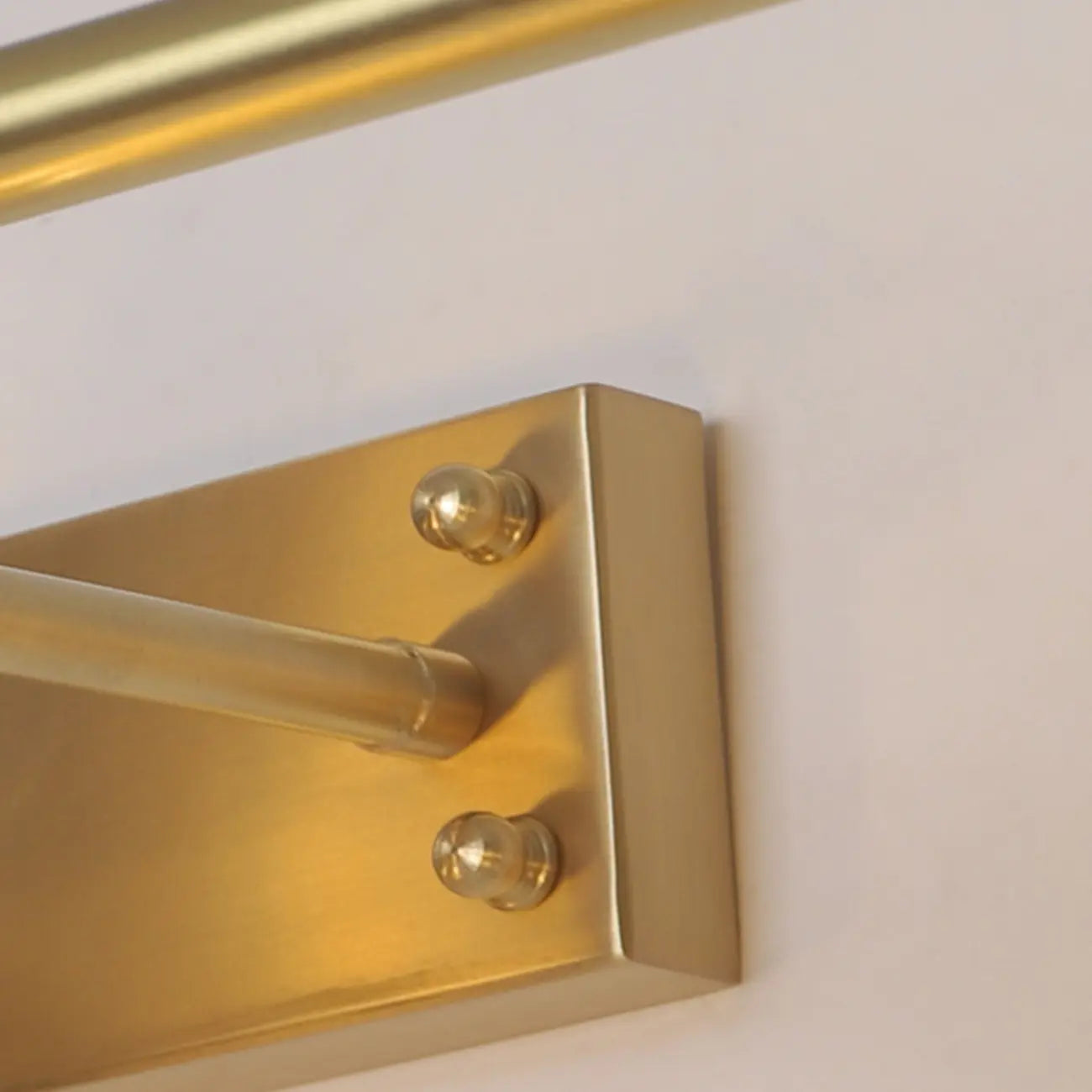 Applique murale moderne dorée pour salle de bain avec abat-jour en cristal transparent
