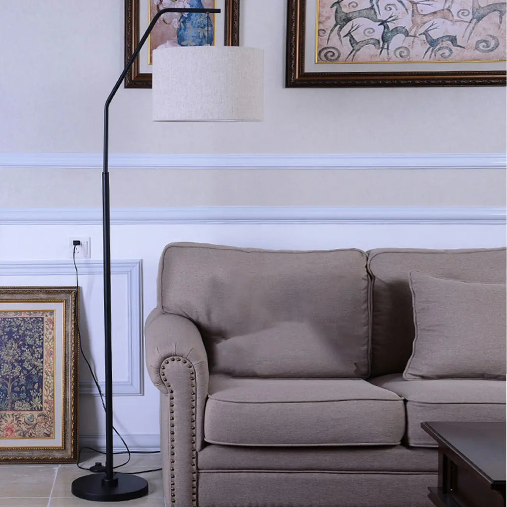 Lampadaire traditionnel noir avec abat-jour en tissu plissé blanc