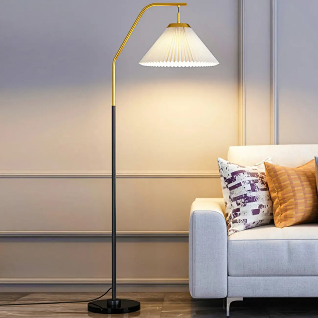 Lampadaire traditionnel noir avec abat-jour en tissu plissé blanc