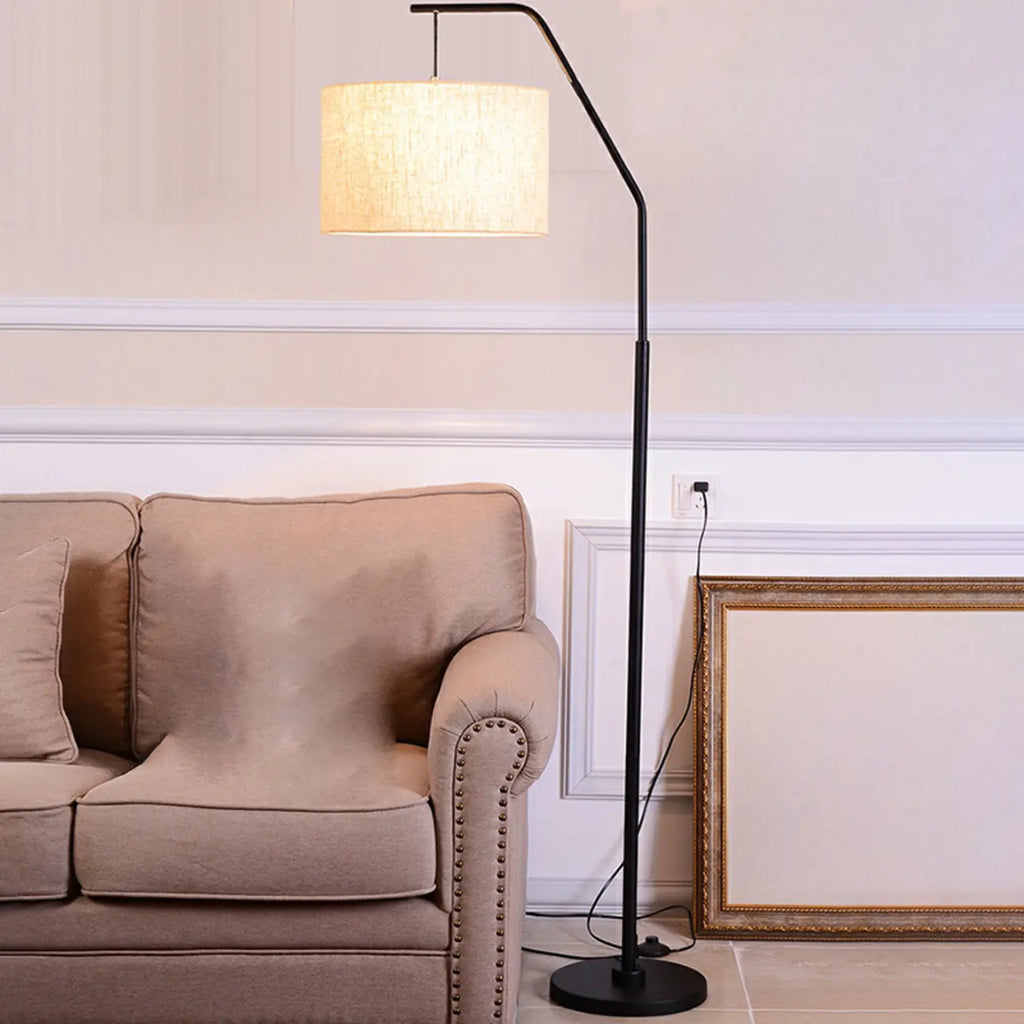 Lampadaire traditionnel noir avec abat-jour en tissu plissé blanc
