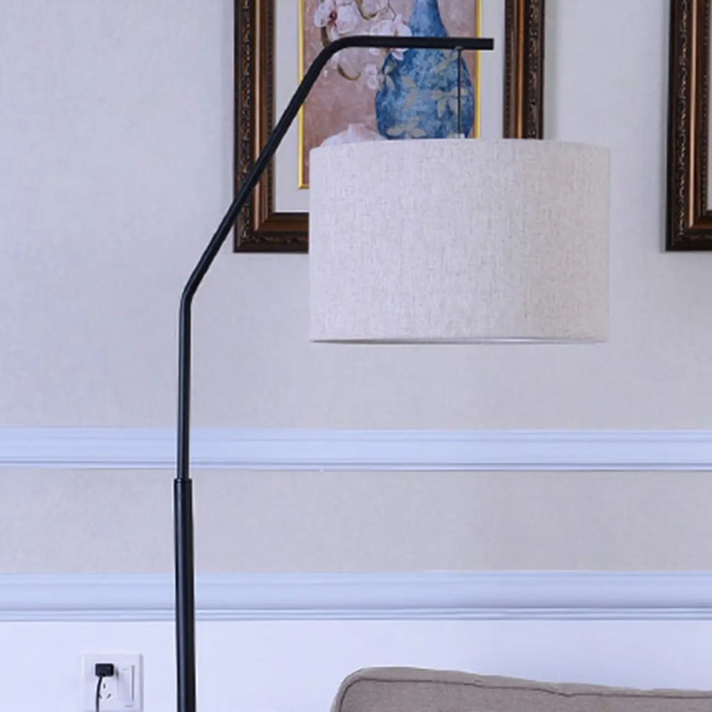 Lampadaire traditionnel noir avec abat-jour en tissu plissé blanc
