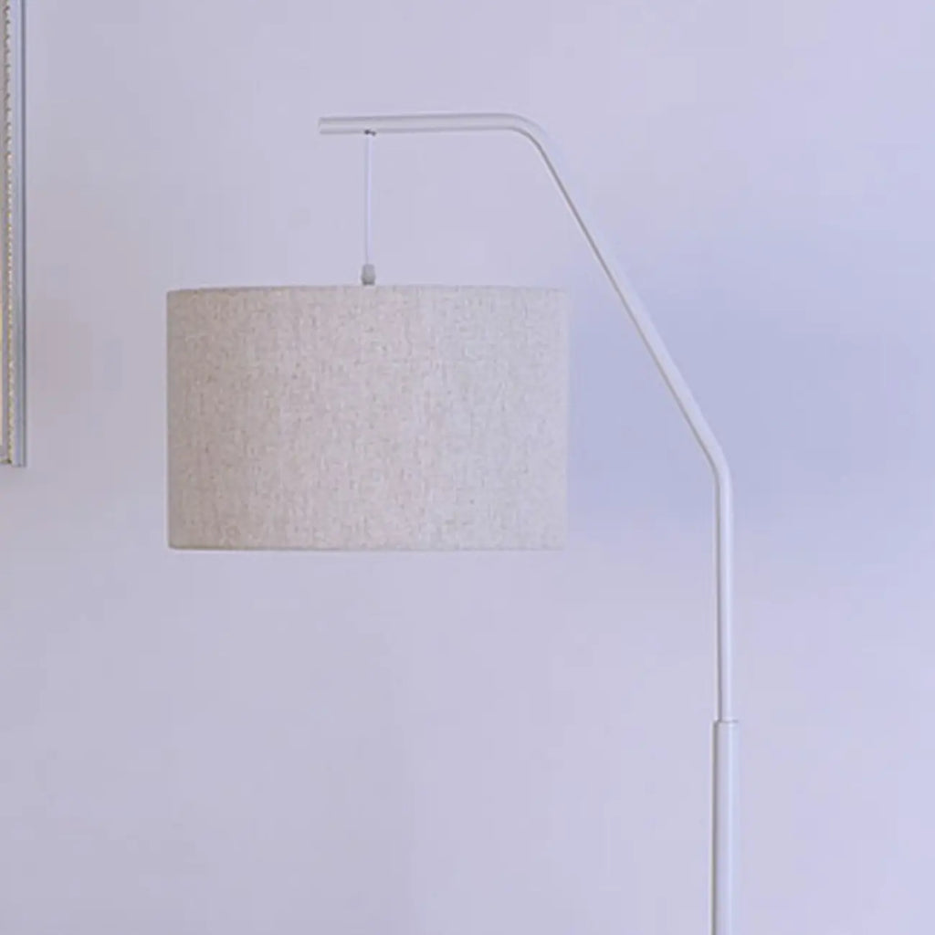 Lampadaire traditionnel noir avec abat-jour en tissu plissé blanc