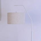Lampadaire traditionnel noir avec abat-jour en tissu plissé blanc