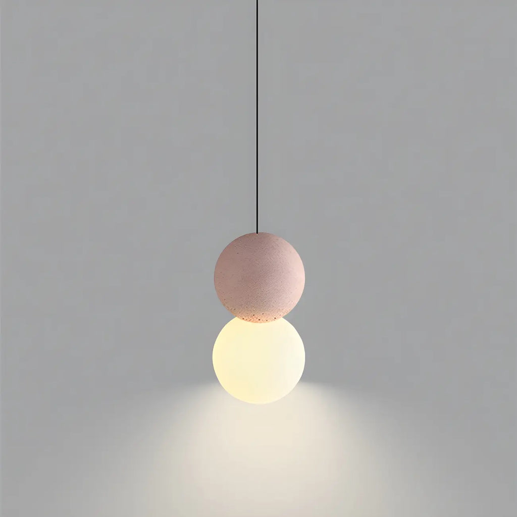 Suspension minimaliste en verre opale avec détails perlés pour chevet