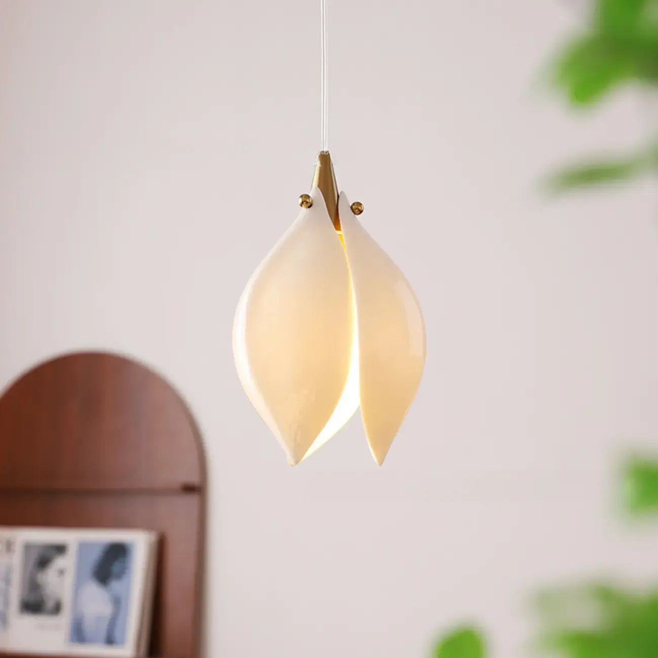 Suspension LED élégante en céramique en forme de bourgeon