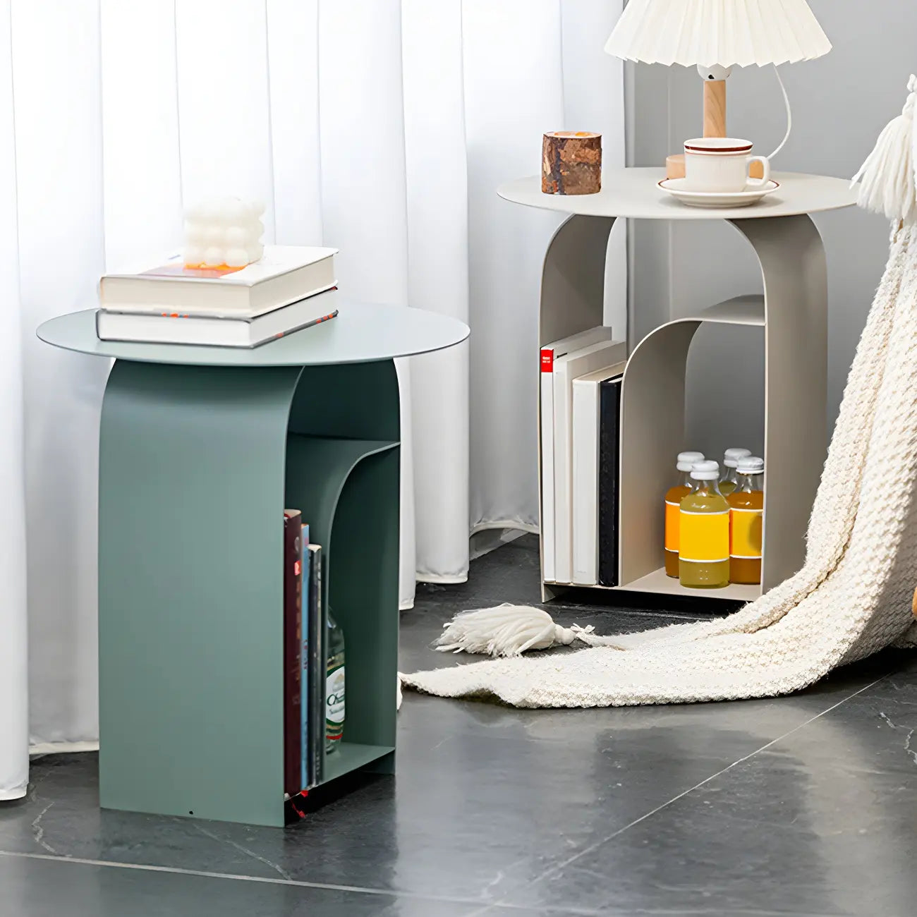 Table de chevet industrielle étroite en métal blanc avec plateau rond