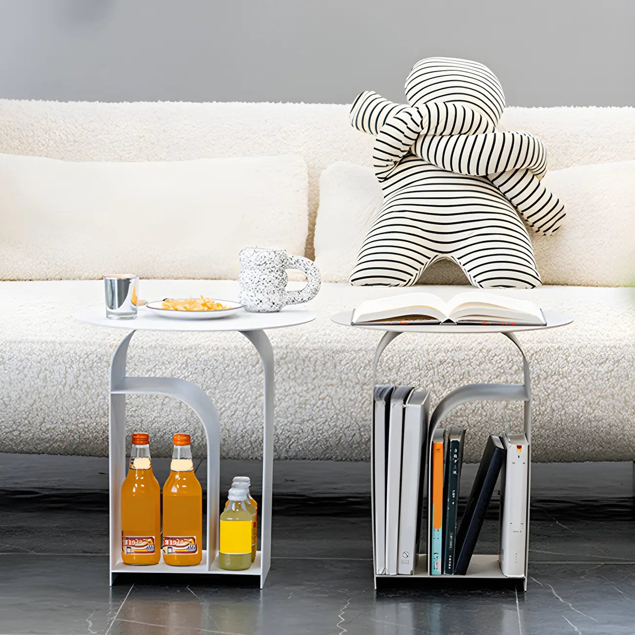 Table de chevet industrielle étroite en métal blanc avec plateau rond
