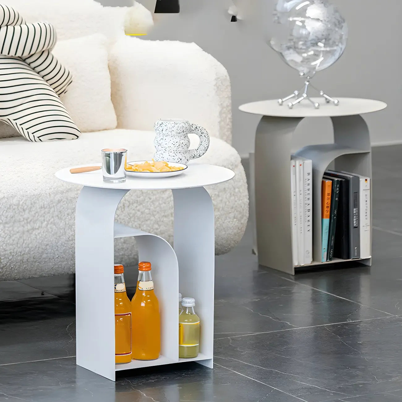 Table de chevet industrielle étroite en métal blanc avec plateau rond
