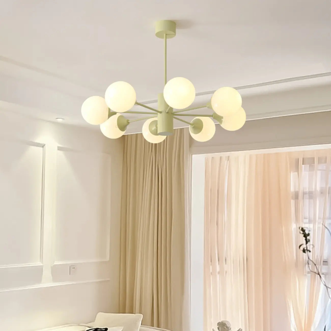Lampadario moderno a 8 luci con globo in vetro e design regolabile