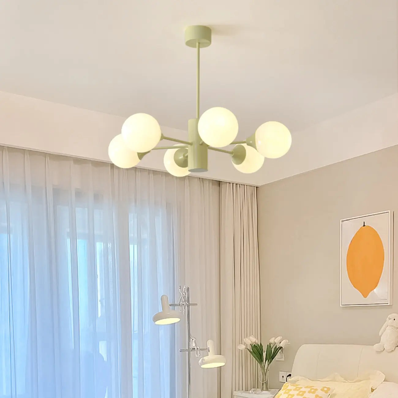 Lampadario moderno a 8 luci con globo in vetro e design regolabile
