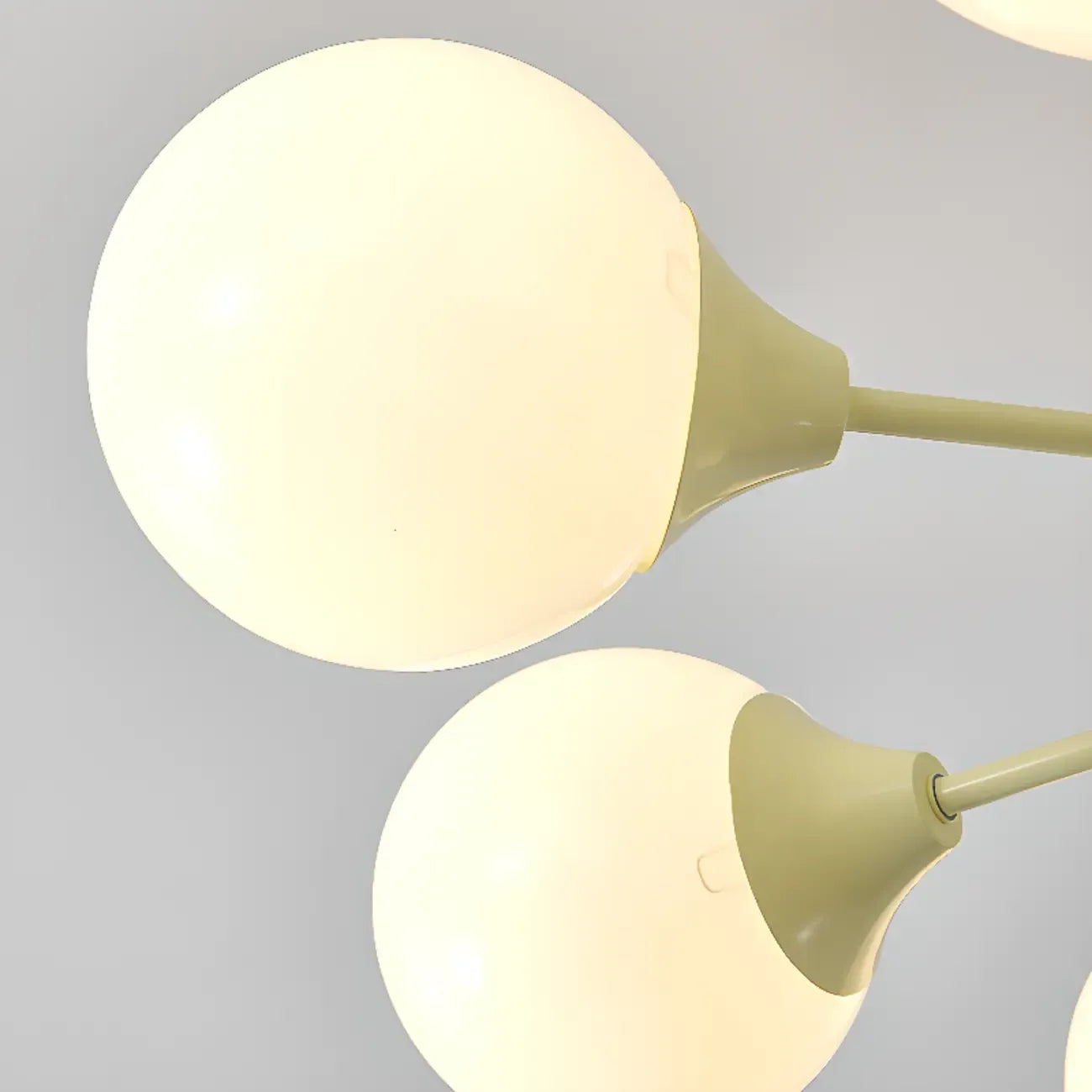Lampadario moderno a 8 luci con globo in vetro e design regolabile
