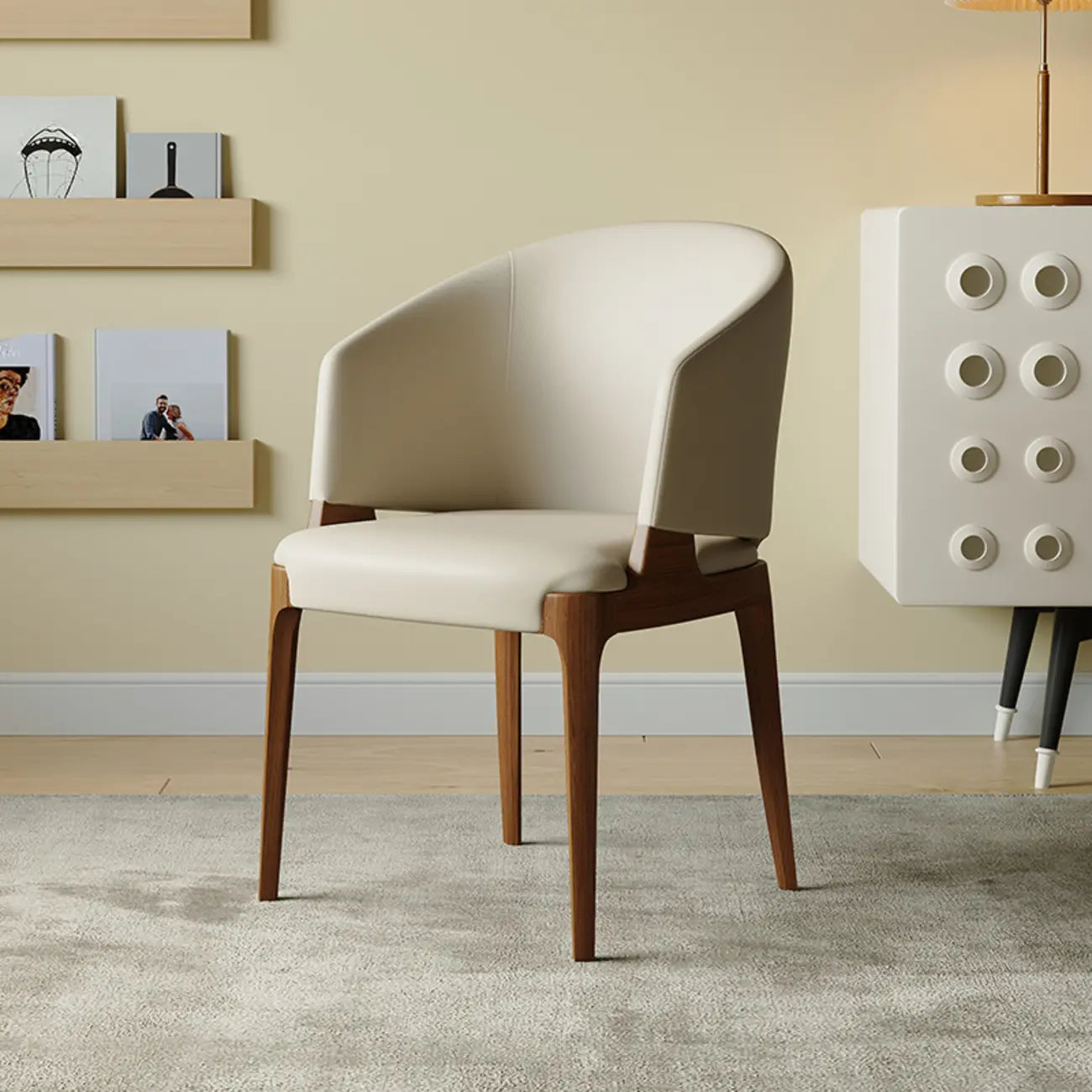 Chaise de salle à manger contemporaine en similicuir avec accoudoirs inclinés