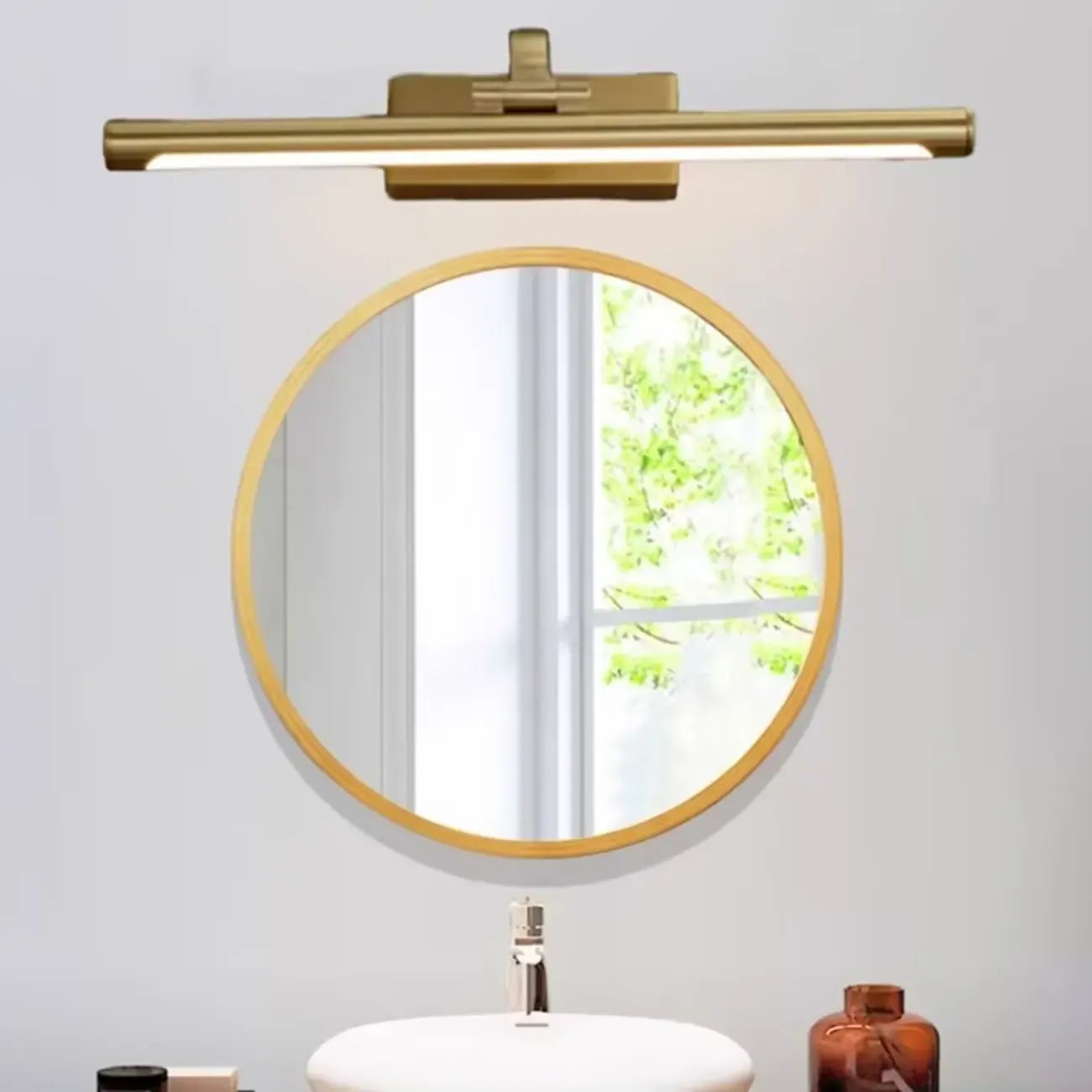 Applique murale linéaire dorée pour salle de bain au-dessus du miroir