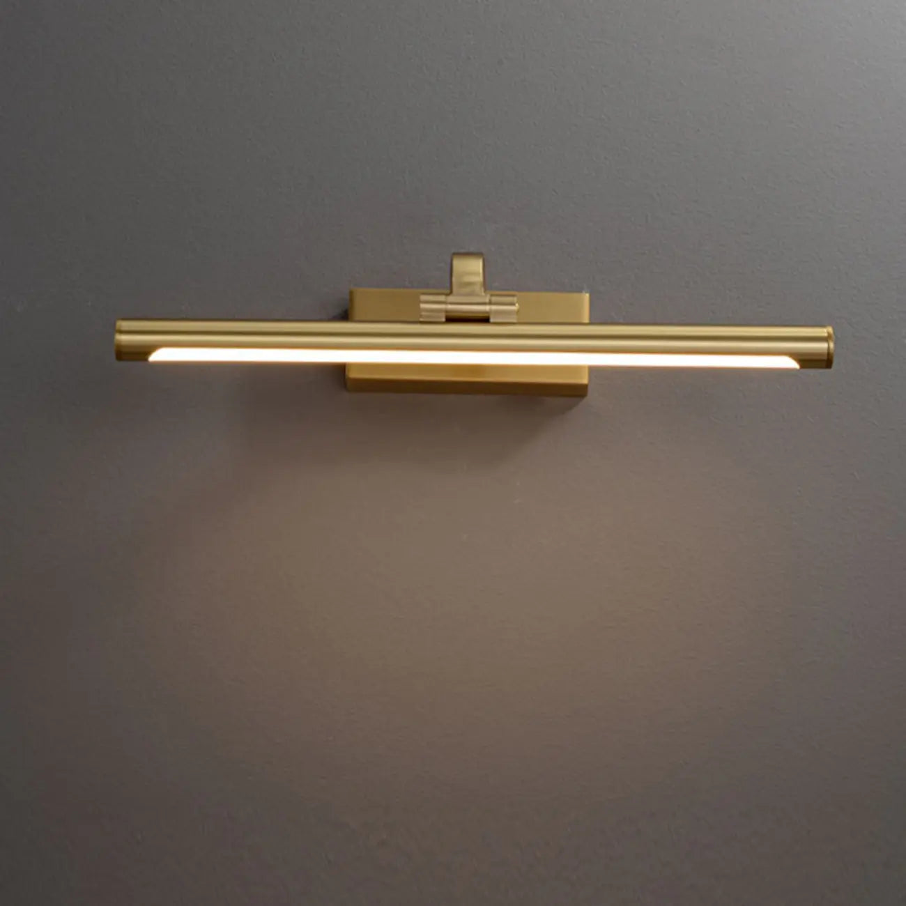 Applique murale linéaire dorée pour salle de bain au-dessus du miroir