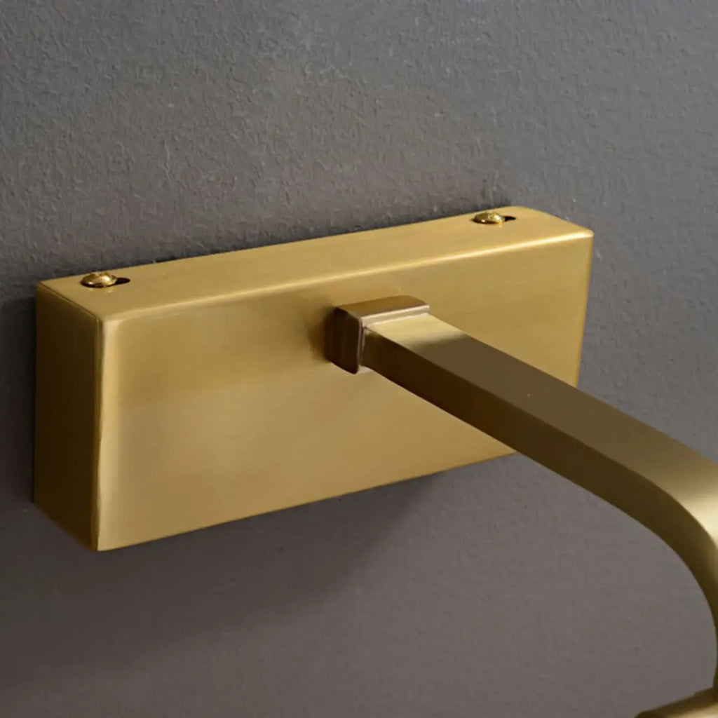 Applique murale linéaire dorée pour salle de bain au-dessus du miroir