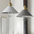 Suspension conique en aluminium gris industriel pour salle à manger
