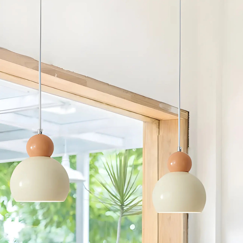 Suspension moderne à 3 lumières en verre blanc perlé