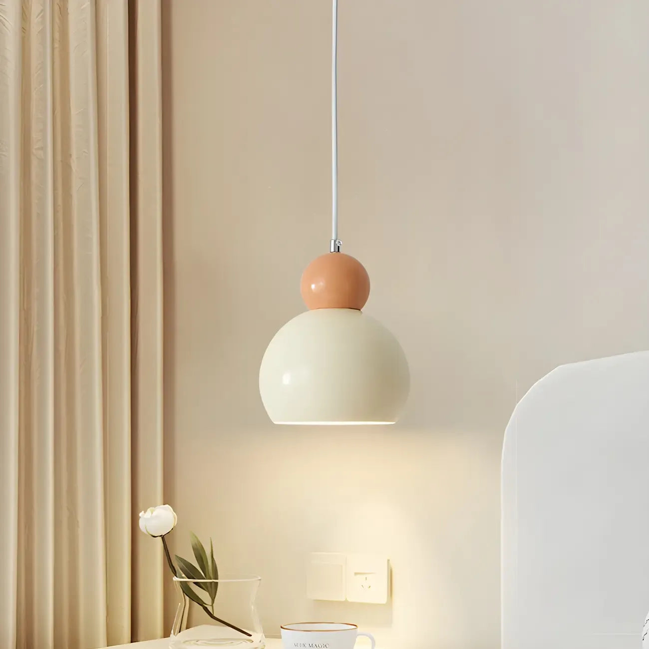 Suspension moderne à 3 lumières en verre blanc perlé