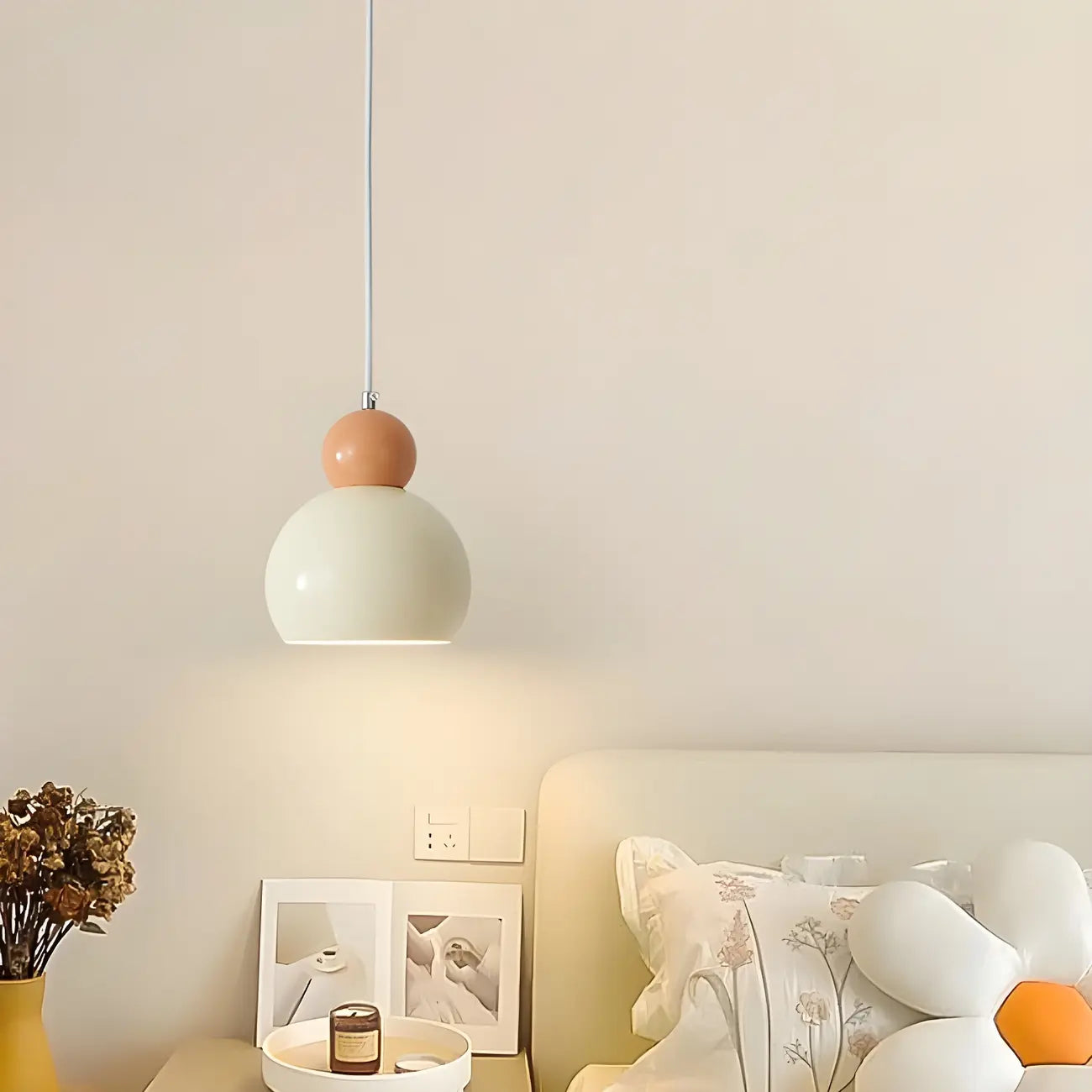 Suspension moderne à 3 lumières en verre blanc perlé