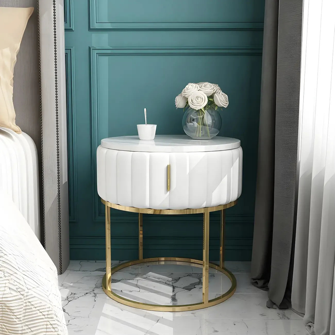 Table de chevet glamour en marbre véritable avec tiroirs et piètement en métal