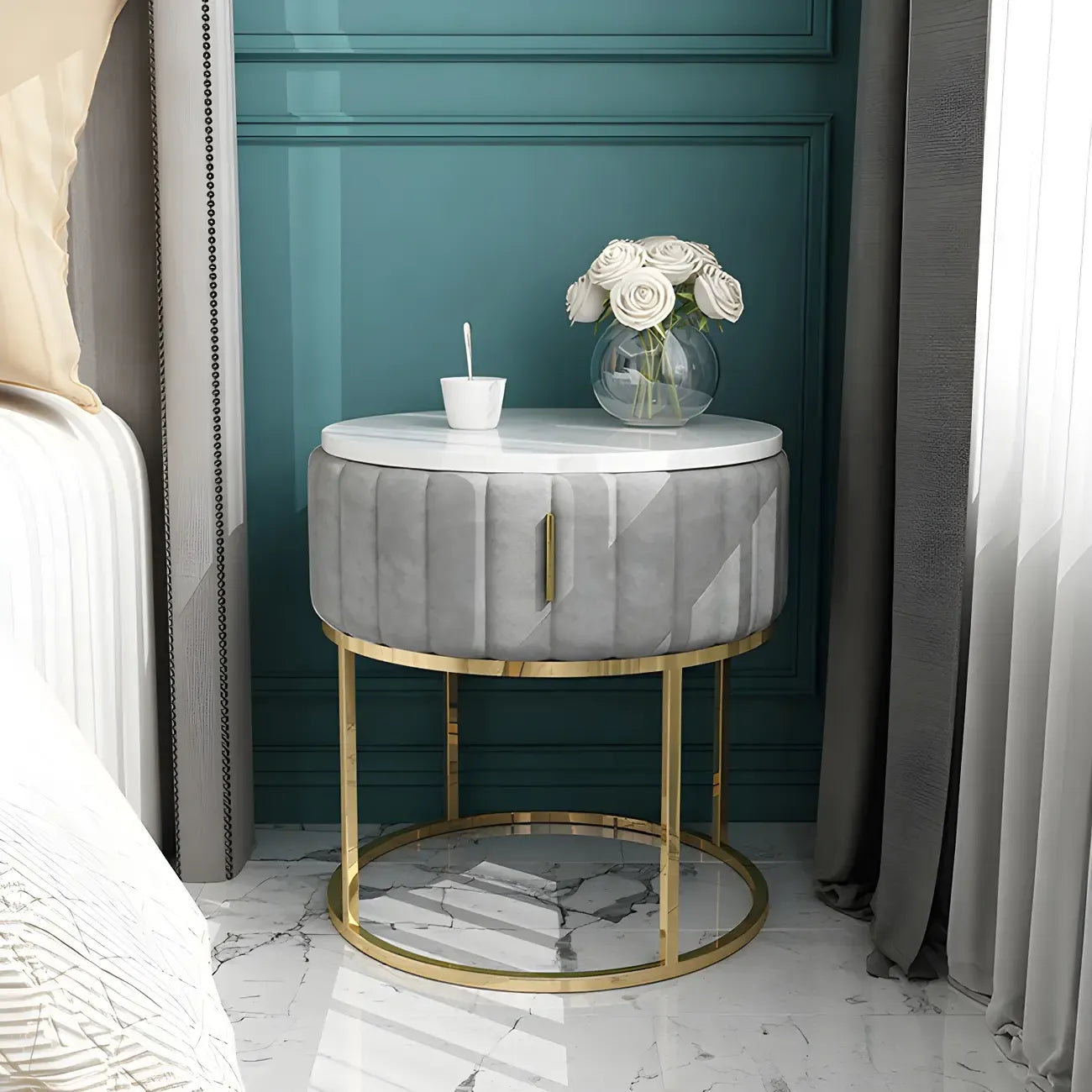 Table de chevet glamour en marbre véritable avec tiroirs et piètement en métal